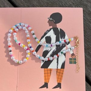 Beautiful pearl choker necklace with colorful beads.